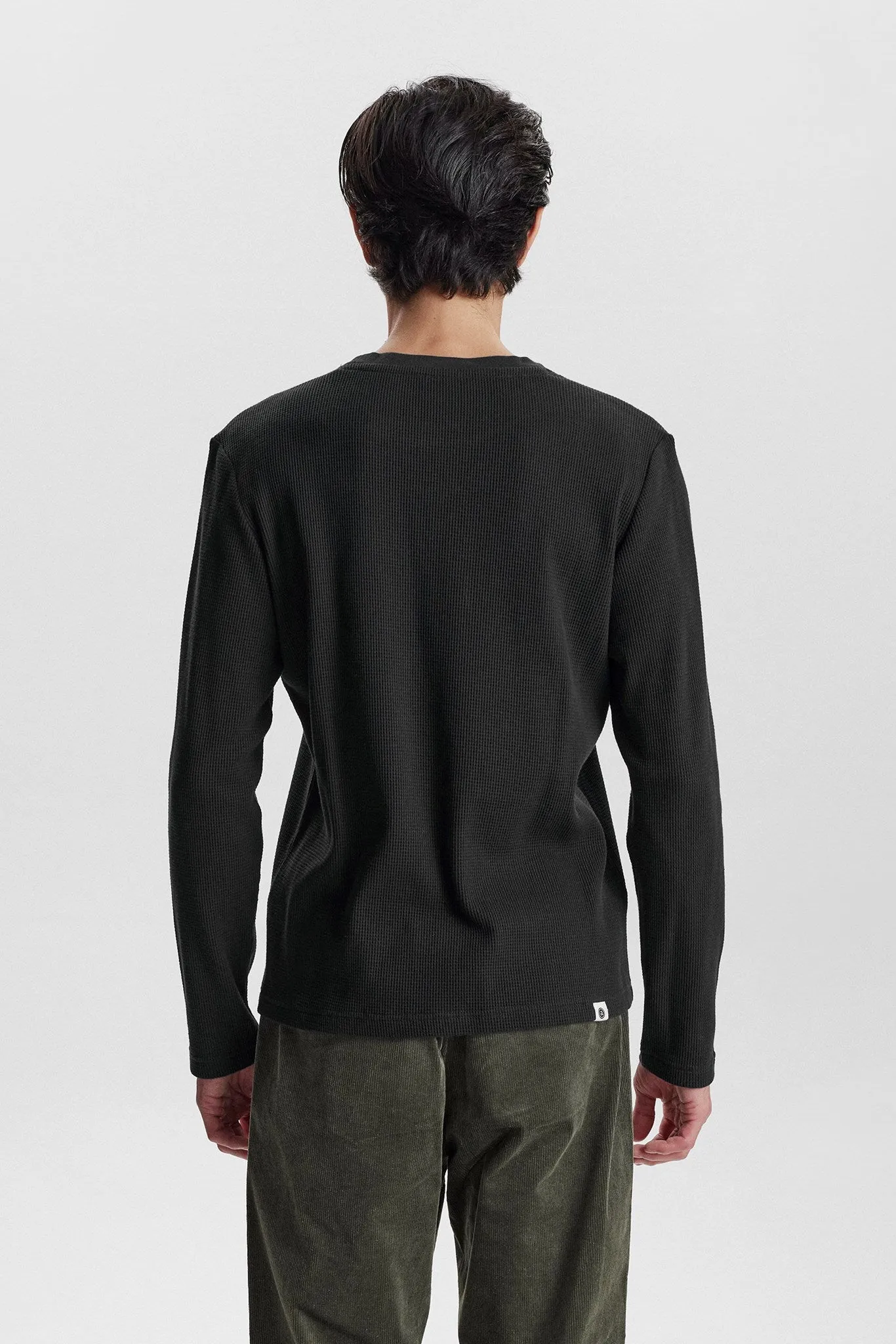 AKKIKKI L/S WAFFLE TEE - Caviar