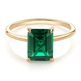 Dress ring with emerald simulant in 10 carat yellow gold