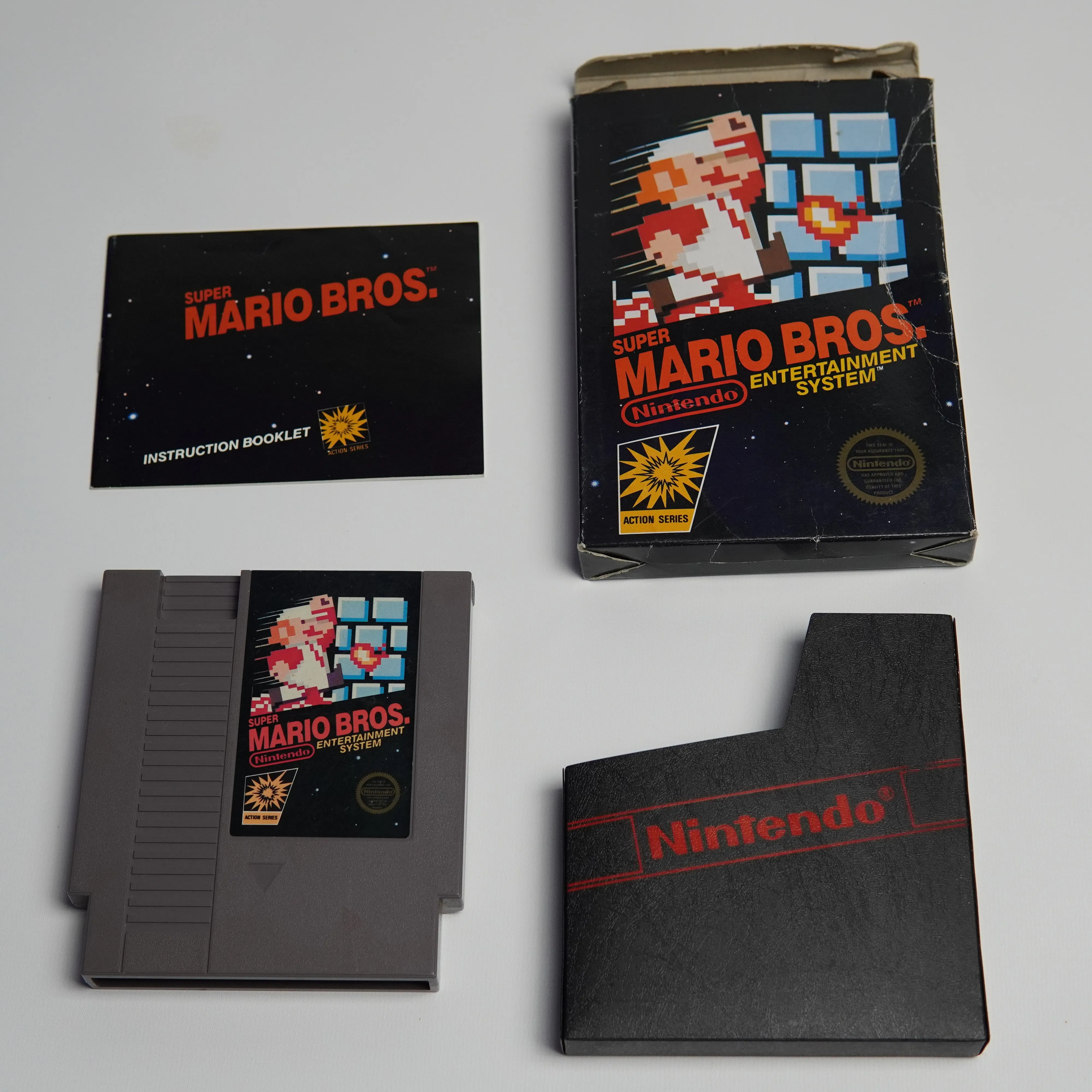 Super Mario Bros - NES (Complete in Box) First Print